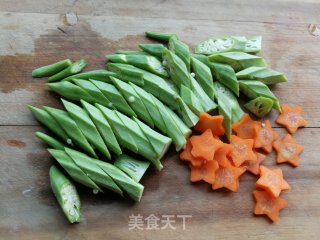 秋葵胡萝卜炒鹅蛋步骤2