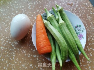 秋葵胡萝卜炒鹅蛋步骤1