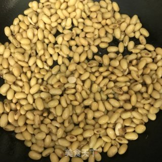 梅菜炒黄豆步骤3