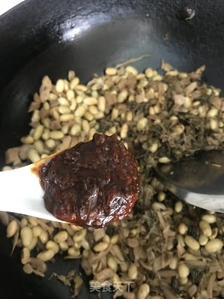 梅菜炒黄豆步骤5