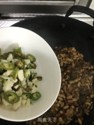 梅菜炒黄豆步骤8
