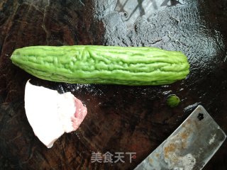 猪肉炒苦瓜步骤1