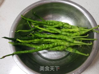 线椒炒肉末步骤1