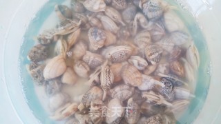 蒜蓉粉丝花蛤步骤1