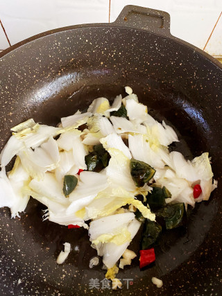醋溜皮蛋娃娃菜步骤3