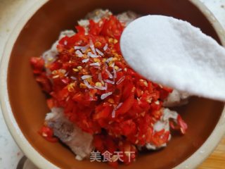 剁辣椒蒸排骨步骤4
