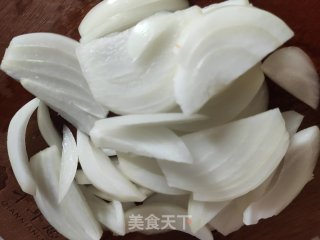 胡萝卜鸡蛋炒洋葱步骤2