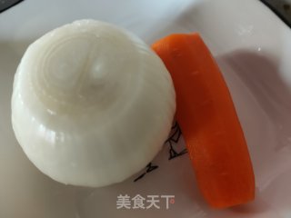 胡萝卜鸡蛋炒洋葱步骤1