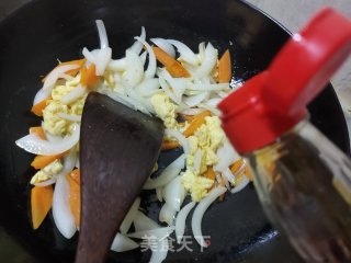 胡萝卜鸡蛋炒洋葱步骤8