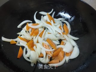 胡萝卜鸡蛋炒洋葱步骤6