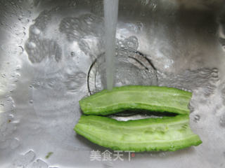 苦瓜炒烤火腿步骤3
