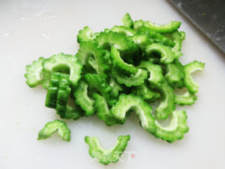 苦瓜炒烤火腿步骤4