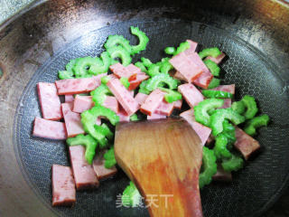 苦瓜炒烤火腿步骤6