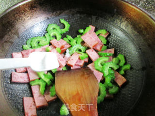 苦瓜炒烤火腿步骤8