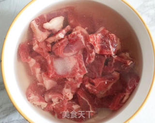浓香软烂的开胃菜——番茄土豆炖牛腩！步骤1
