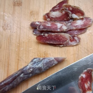 五香腊肠炒茭白步骤4