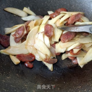 五香腊肠炒茭白步骤11