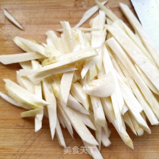 肉末蟹味菇炒茭白步骤2