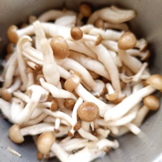 肉末蟹味菇炒茭白步骤3