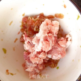 肉末蟹味菇炒茭白步骤7