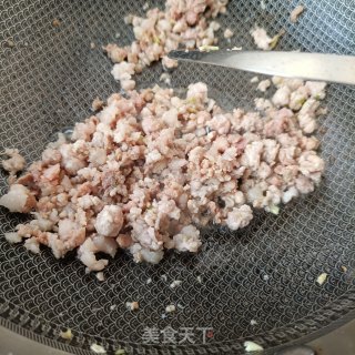 肉末蟹味菇炒茭白步骤11