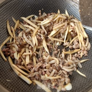 肉末蟹味菇炒茭白步骤15