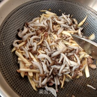 肉末蟹味菇炒茭白步骤14