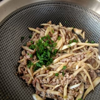肉末蟹味菇炒茭白步骤18
