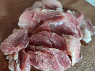 青椒木耳炒肉片步骤1