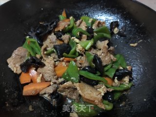 青椒木耳炒肉片步骤15