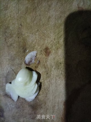 油焖金针菇好吃又好做，简单又上手，顺便做一做。步骤3