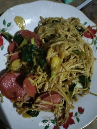 油焖金针菇好吃又好做，简单又上手，顺便做一做。步骤13