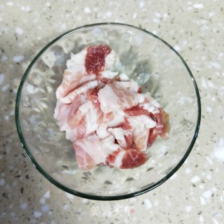 五花肉焖黄豆步骤1