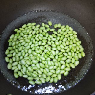 五花肉焖黄豆步骤5