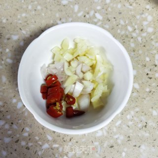 五花肉焖黄豆步骤4