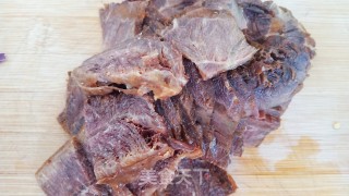 祖传下饭菜——小炒熟牛肉步骤1