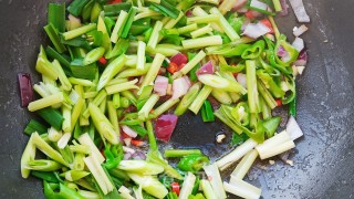 祖传下饭菜——小炒熟牛肉步骤9