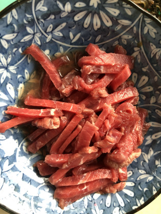 咸菜炒牛肉丝步骤1