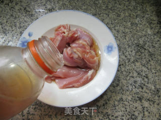 大葱豆腐干炒鸡腿肉步骤4