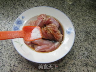 大葱豆腐干炒鸡腿肉步骤6