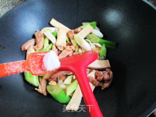 大葱豆腐干炒鸡腿肉步骤10