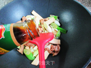 大葱豆腐干炒鸡腿肉步骤11