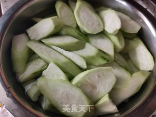 虾仁烩丝瓜步骤1