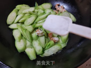 虾仁烩丝瓜步骤7