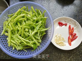辣炒空心菜梗步骤1