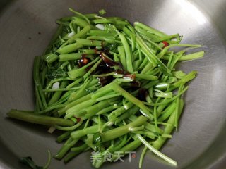 辣炒空心菜梗步骤5