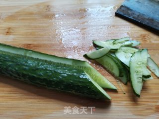 水煮黄瓜步骤1
