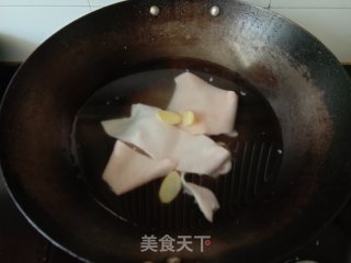 酸豆角炒猪皮步骤2