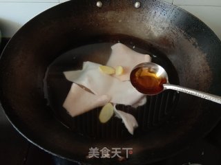 酸豆角炒猪皮步骤3