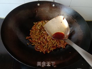 酸豆角炒猪皮步骤9
